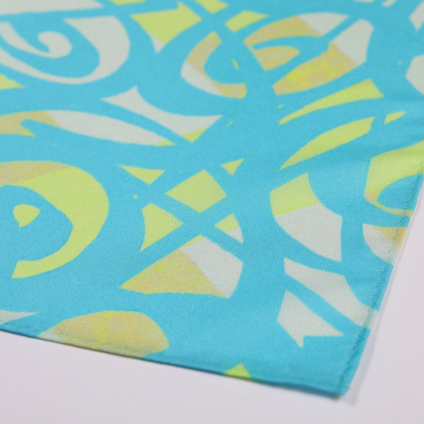 <Limited Time Only>PICFA ART SCARF (Strawberry Splash!!)