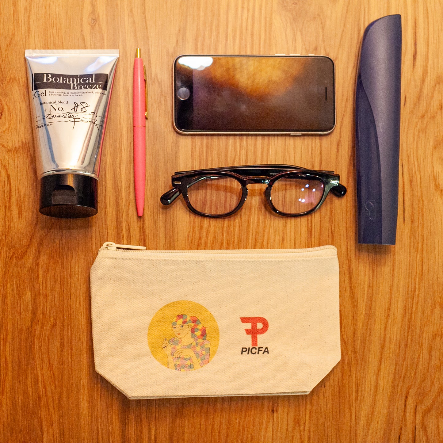 【オンライン限定】ポーチB(Girl with Glasses)おまけ付き
