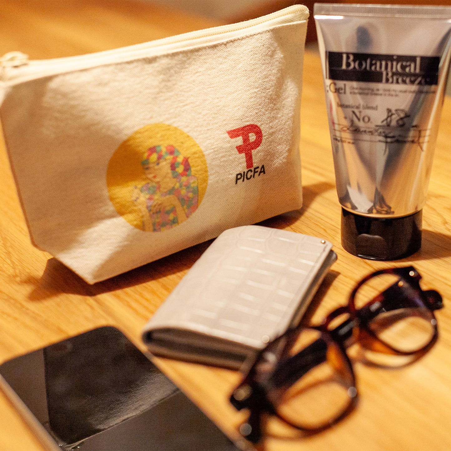 【オンライン限定】ポーチB(Girl with Glasses)おまけ付き