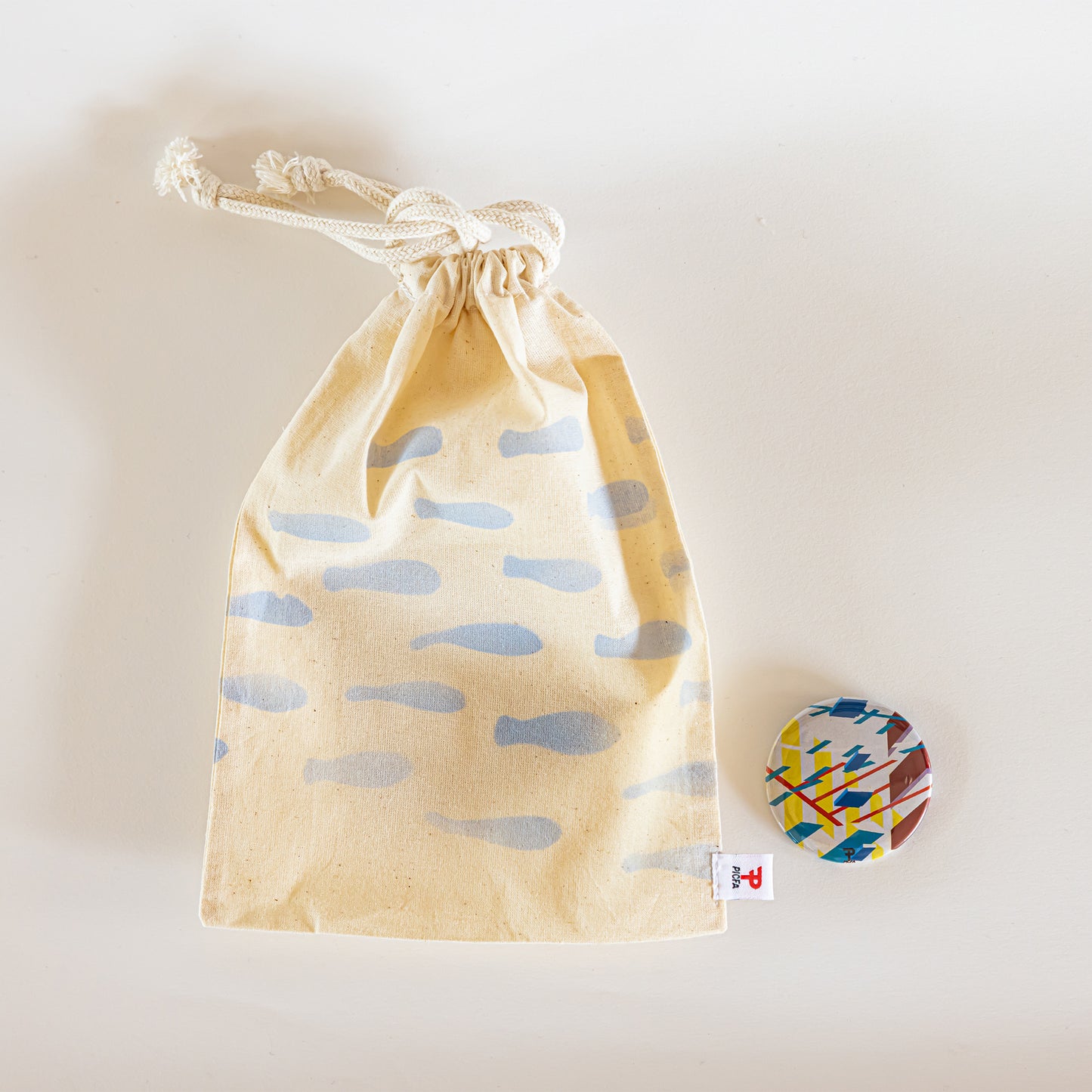 ＜オンライン限定＞北村ステンシル巾着＋缶バッチ（02）