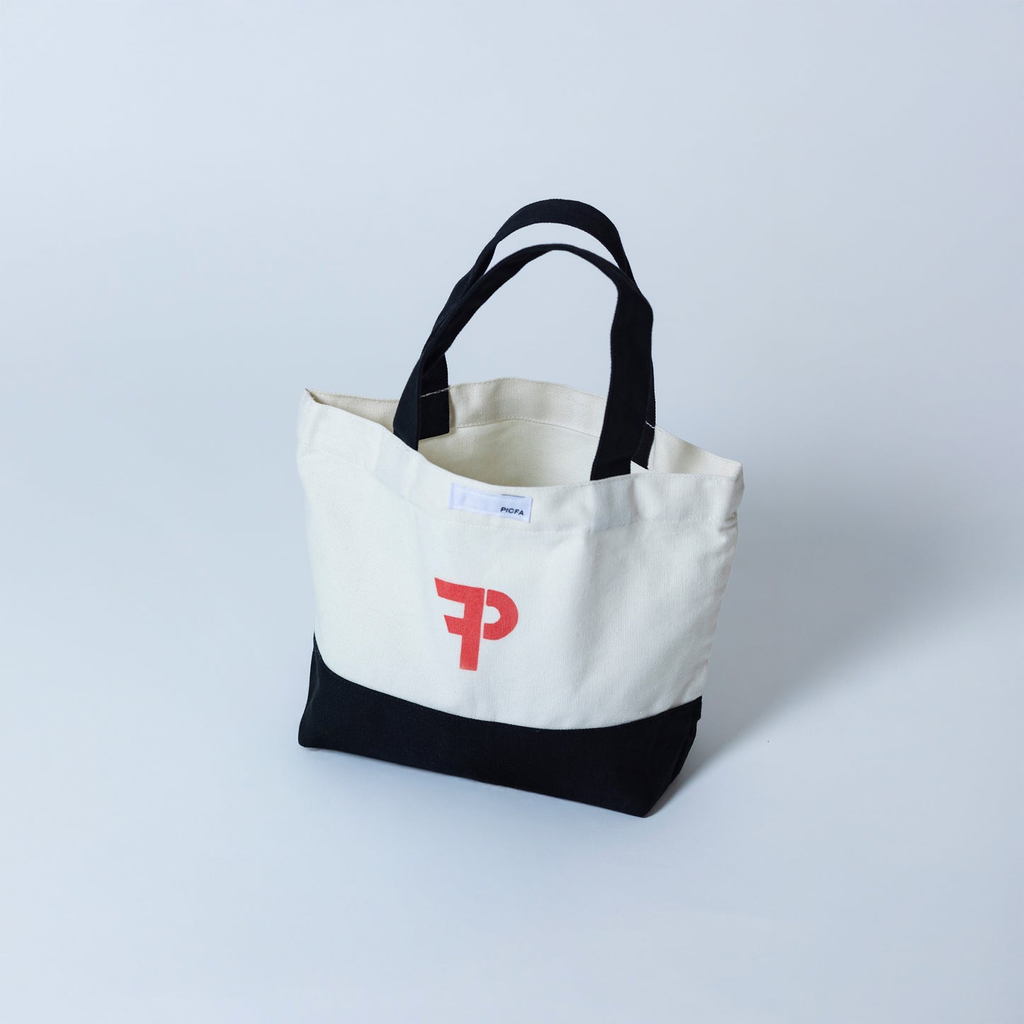 ＜オンライン限定＞Pマークランチバッグ（赤）